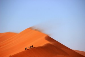 desert-hiking-hot-3853-525x350